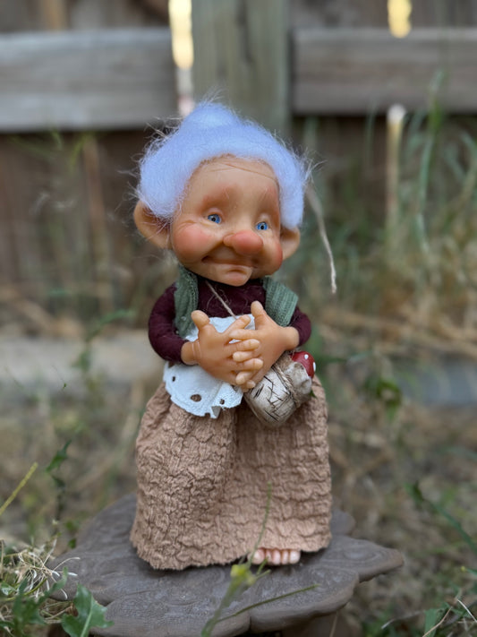 Duendecita Anciana del Bosque | Guardiana de Sabiduría y Calma. Abuela 1
