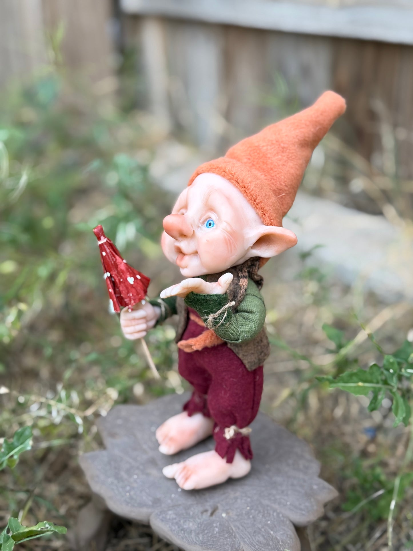 Duende artesanal articulado, figura de duende del bosque, muñeco artesanal coleccionable. Mide aproximadamente 25 cm. Modelo 6