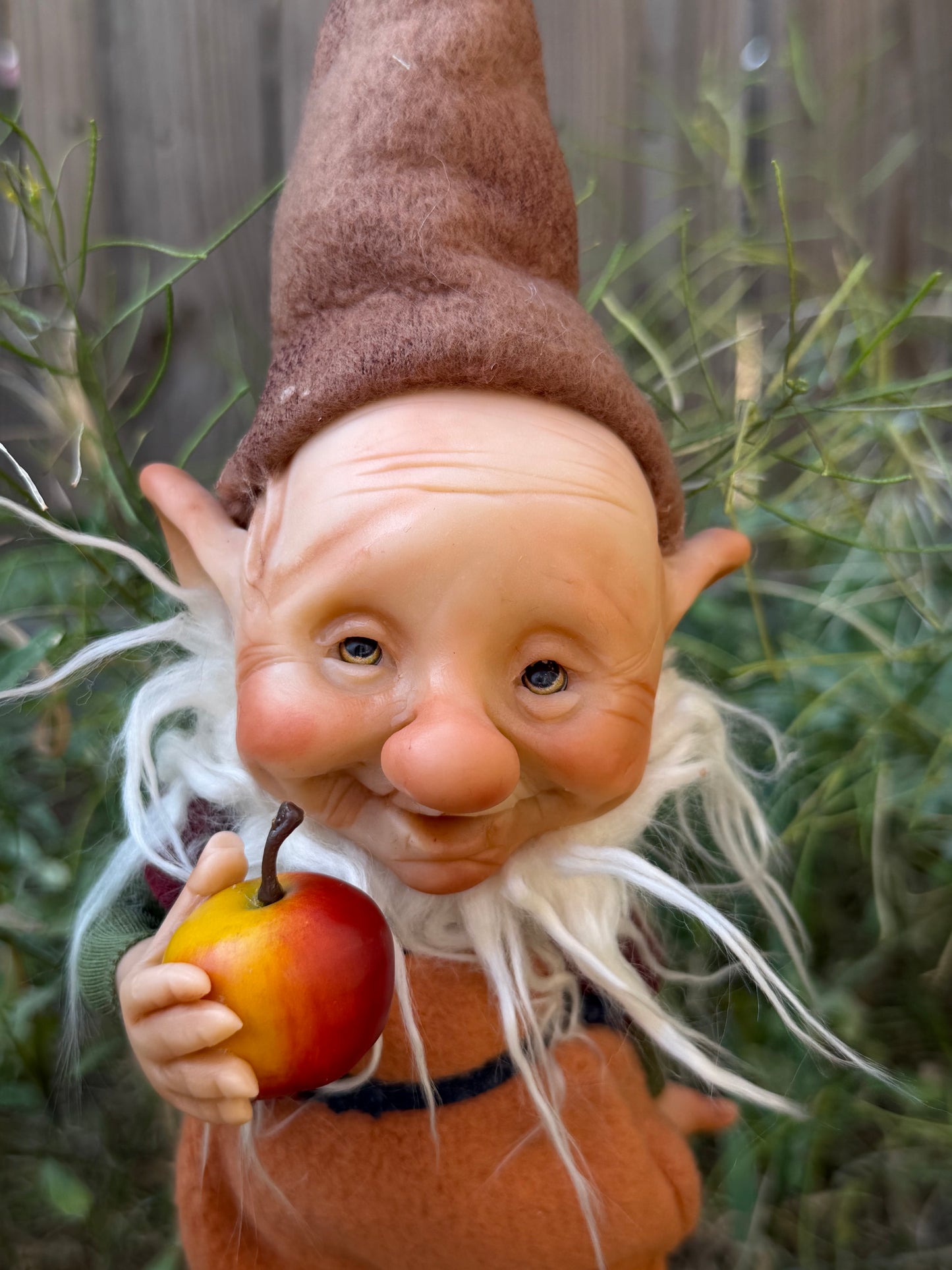 Duende artesanal articulado, figura de duende del bosque, muñeco artesanal coleccionable. Mide aproximadamente 25 cm. Modelo 24