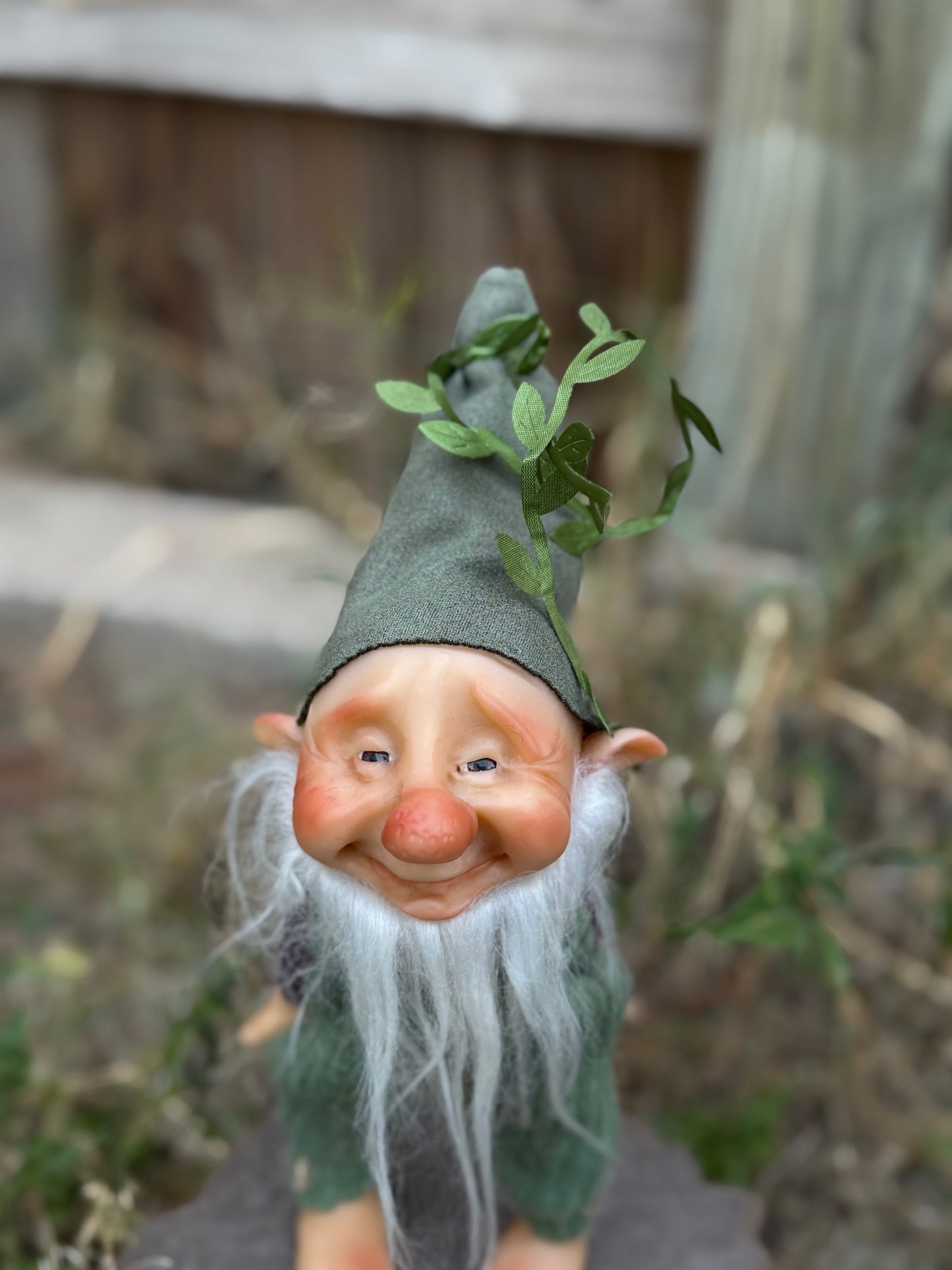 Duende artesanal articulado, figura de duende del bosque, muñeco artesanal coleccionable. Mide aproximadamente 25 cm. Modelo 4