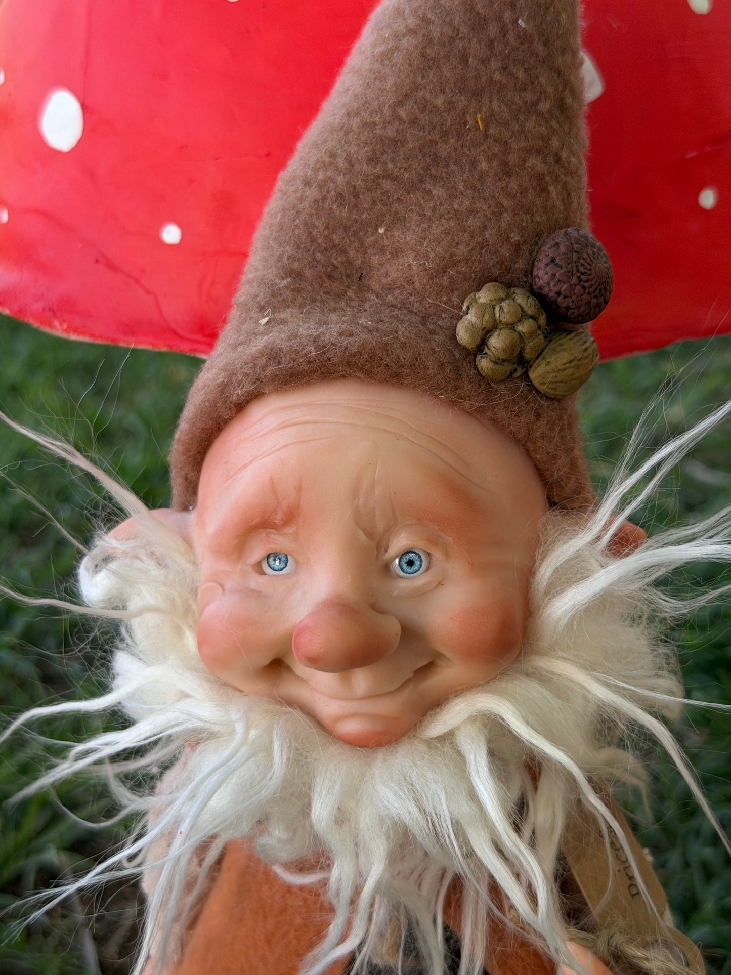 Duende artesanal articulado, figura de duende del bosque, muñeco artesanal coleccionable. Mide aproximadamente 25 cm.