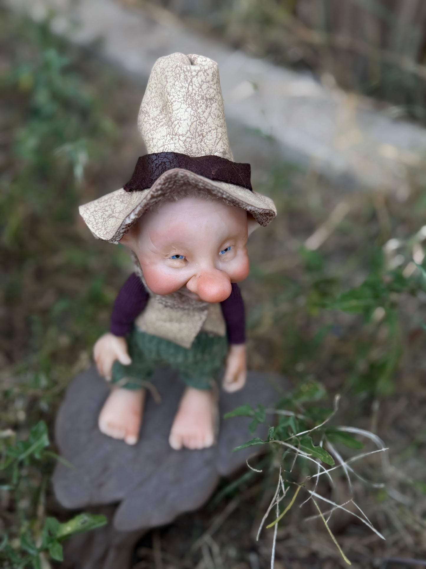 Duende artesanal articulado, figura de duende del bosque, muñeco artesanal coleccionable. Mide aproximadamente 25 cm. Modelo 9