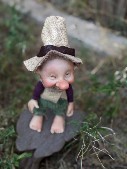 Duende artesanal articulado, figura de duende del bosque, muñeco artesanal coleccionable. Mide aproximadamente 25 cm. Modelo 9