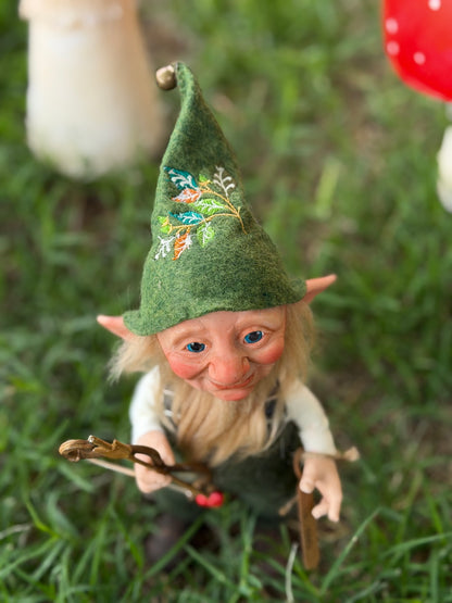 Duende cupido del bosque. Duende artesanal articulado, figura de duende del bosque, muñeco artesanal coleccionable. Mide aproximadamente 25 cm.
