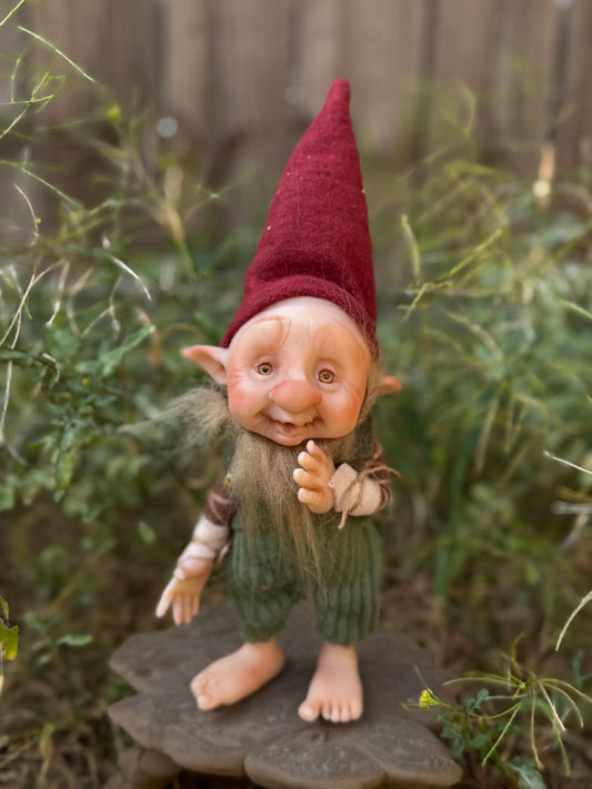 Duende artesanal articulado, figura de duende del bosque, muñeco artesanal coleccionable. Mide aproximadamente 25 cm. Modelo 23