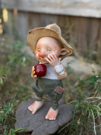 Duende artesanal articulado, figura de duende del bosque, muñeco artesanal coleccionable. Mide aproximadamente 25 cm. Modelo 11