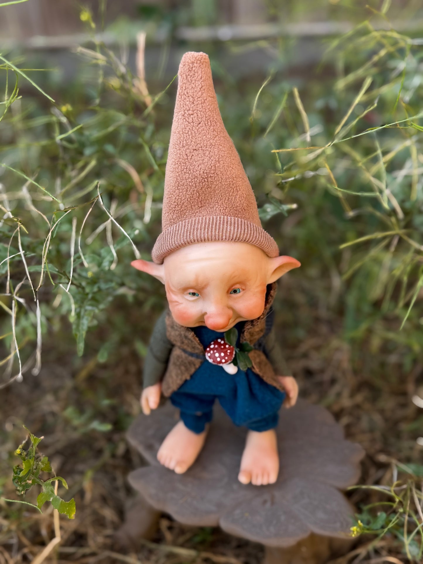 Duende artesanal articulado, figura de duende del bosque, muñeco artesanal coleccionable. Mide aproximadamente 25 cm. Modelo 13