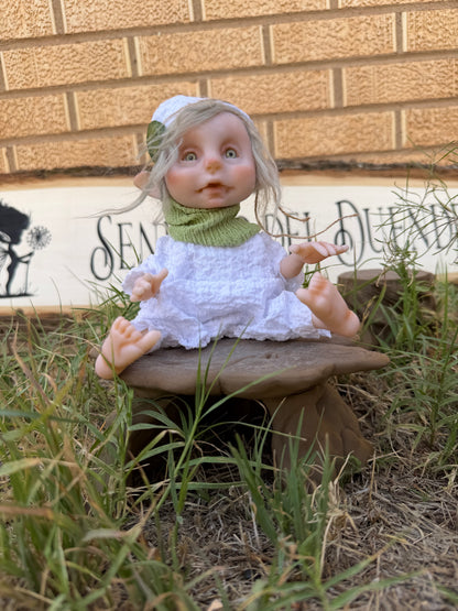 Duende de La Paz y la salud. Duende artesanal articulado, figura de duende del bosque, muñeco artesanal coleccionable. Mide aproximadamente 25 cm. Modelo 30