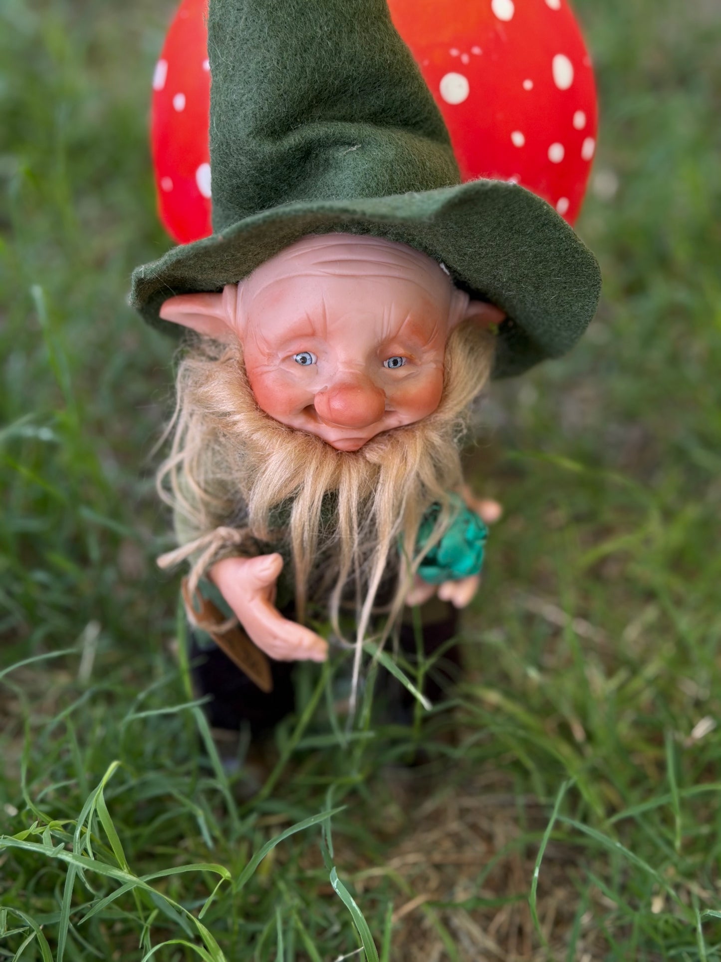 Duende artesanal articulado, figura de duende del bosque, muñeco artesanal coleccionable. Mide aproximadamente 25 cm.
