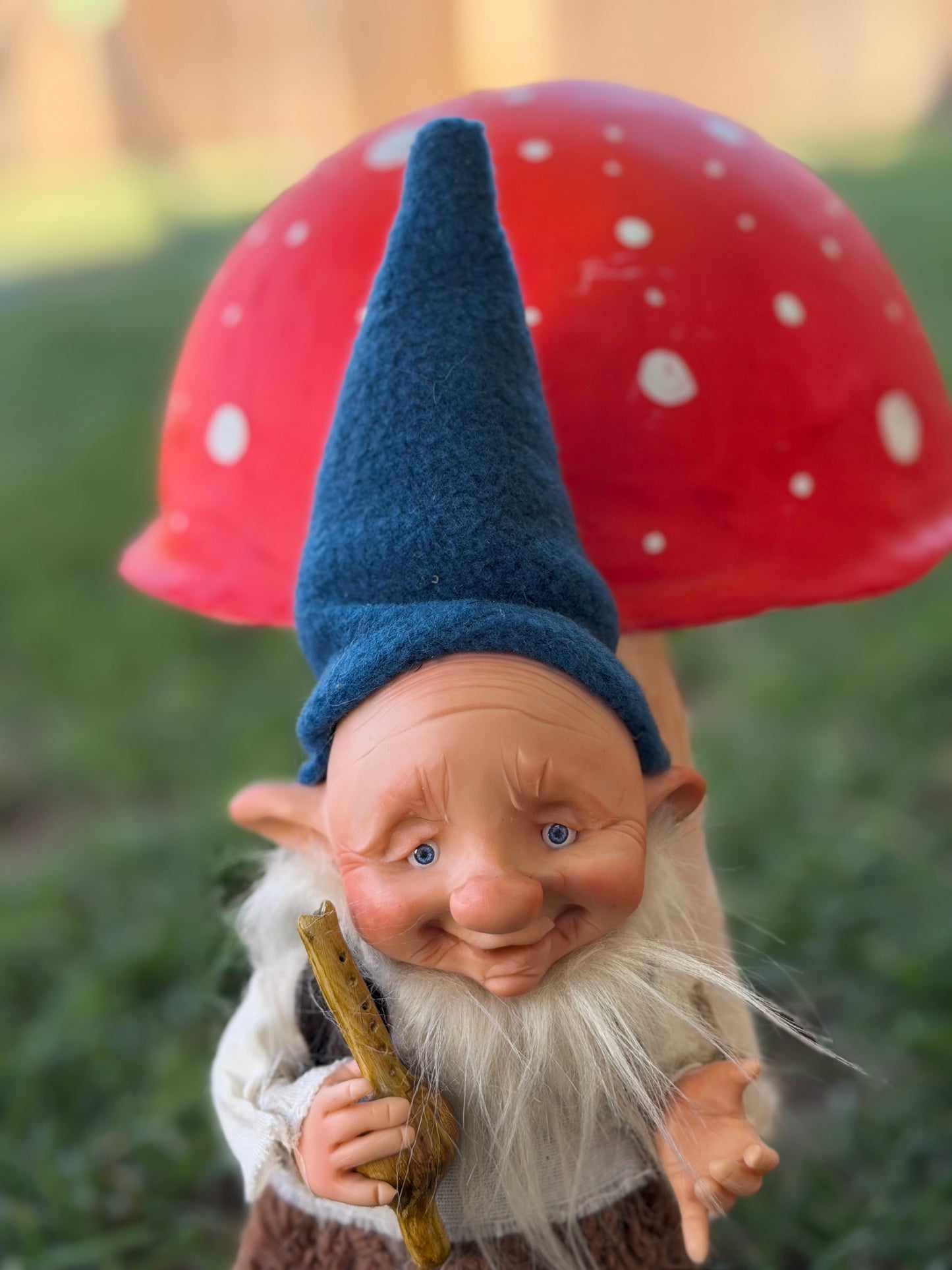 Duende artesanal articulado, figura de duende del bosque, muñeco artesanal coleccionable. Mide aproximadamente 25 cm.