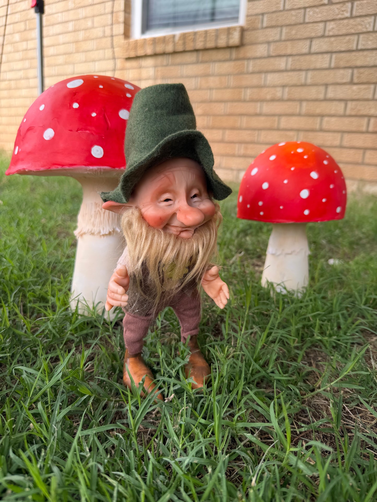 Duende de la buena suerte y fortuna, leprechaun del bosque mágico. Duende artesanal articulado, figura de duende del bosque, muñeco artesanal coleccionable. Mide aproximadamente 25 cm.
