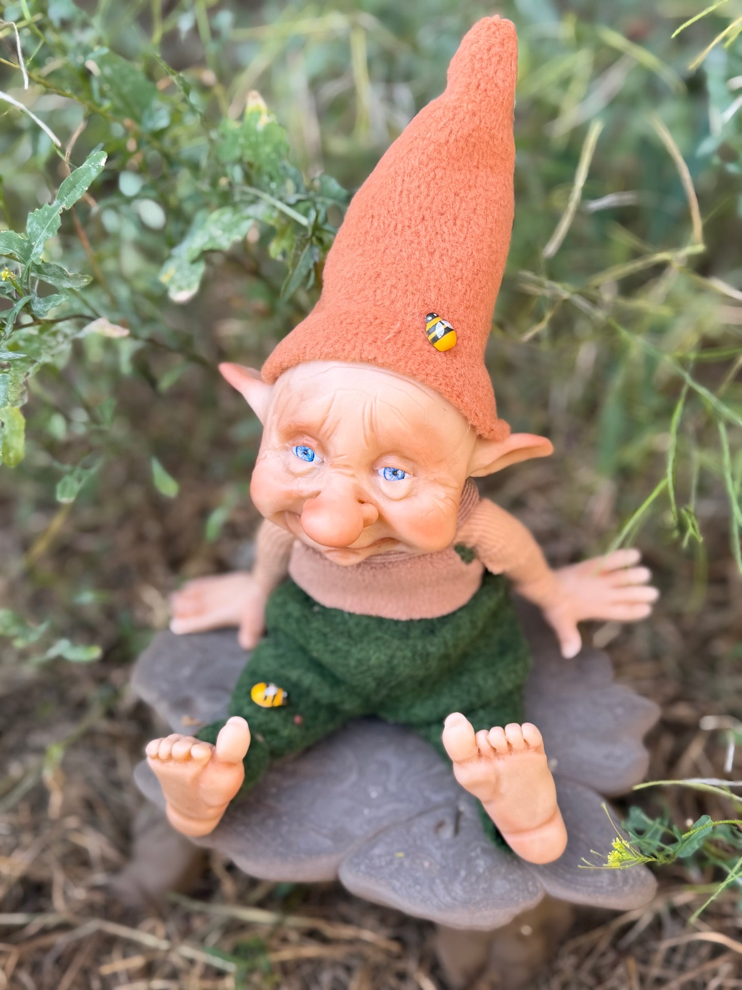 Duende artesanal articulado, figura de duende del bosque, muñeco artesanal coleccionable. Mide aproximadamente 25 cm. Modelo 20