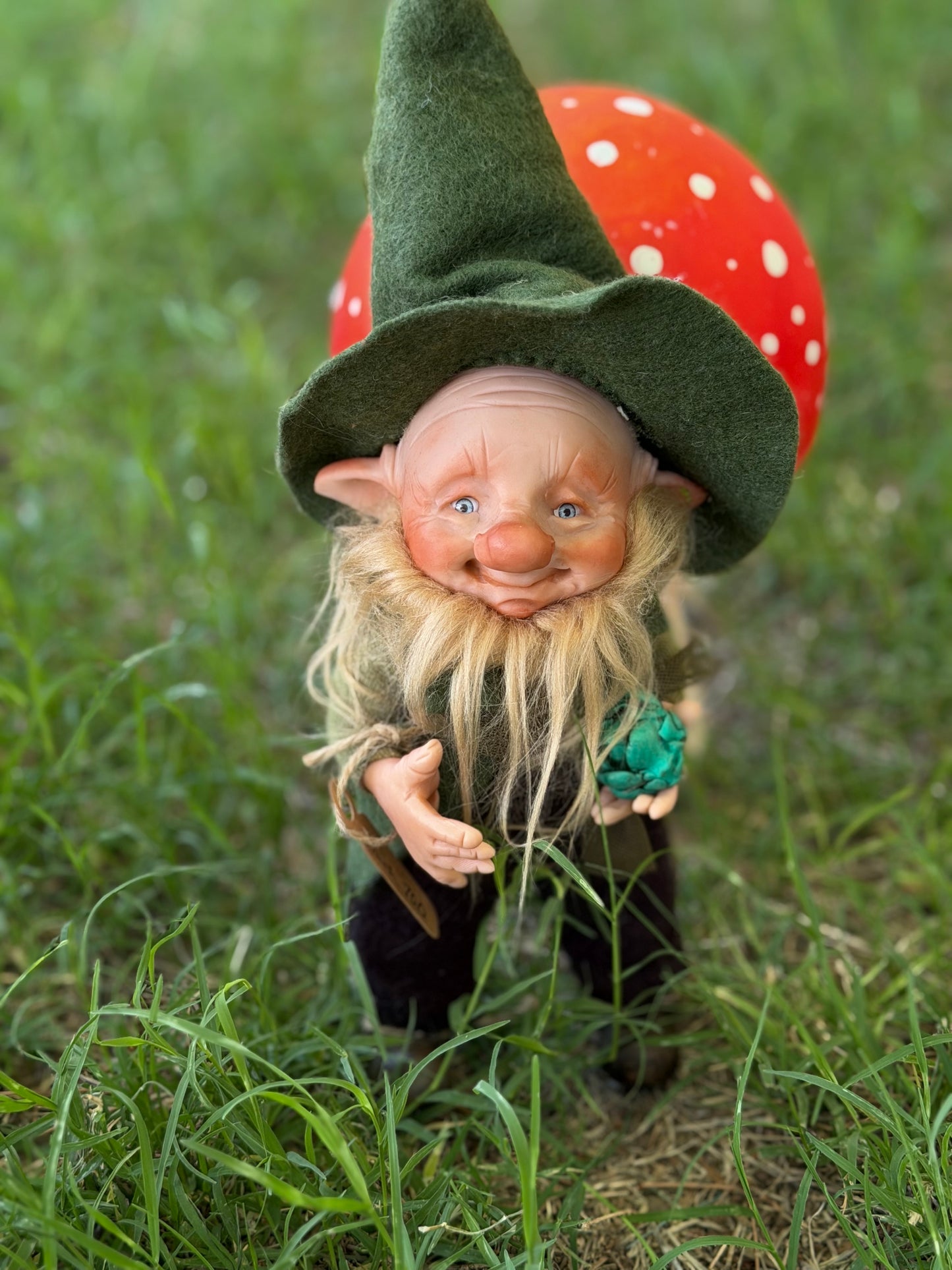 Duende artesanal articulado, figura de duende del bosque, muñeco artesanal coleccionable. Mide aproximadamente 25 cm.