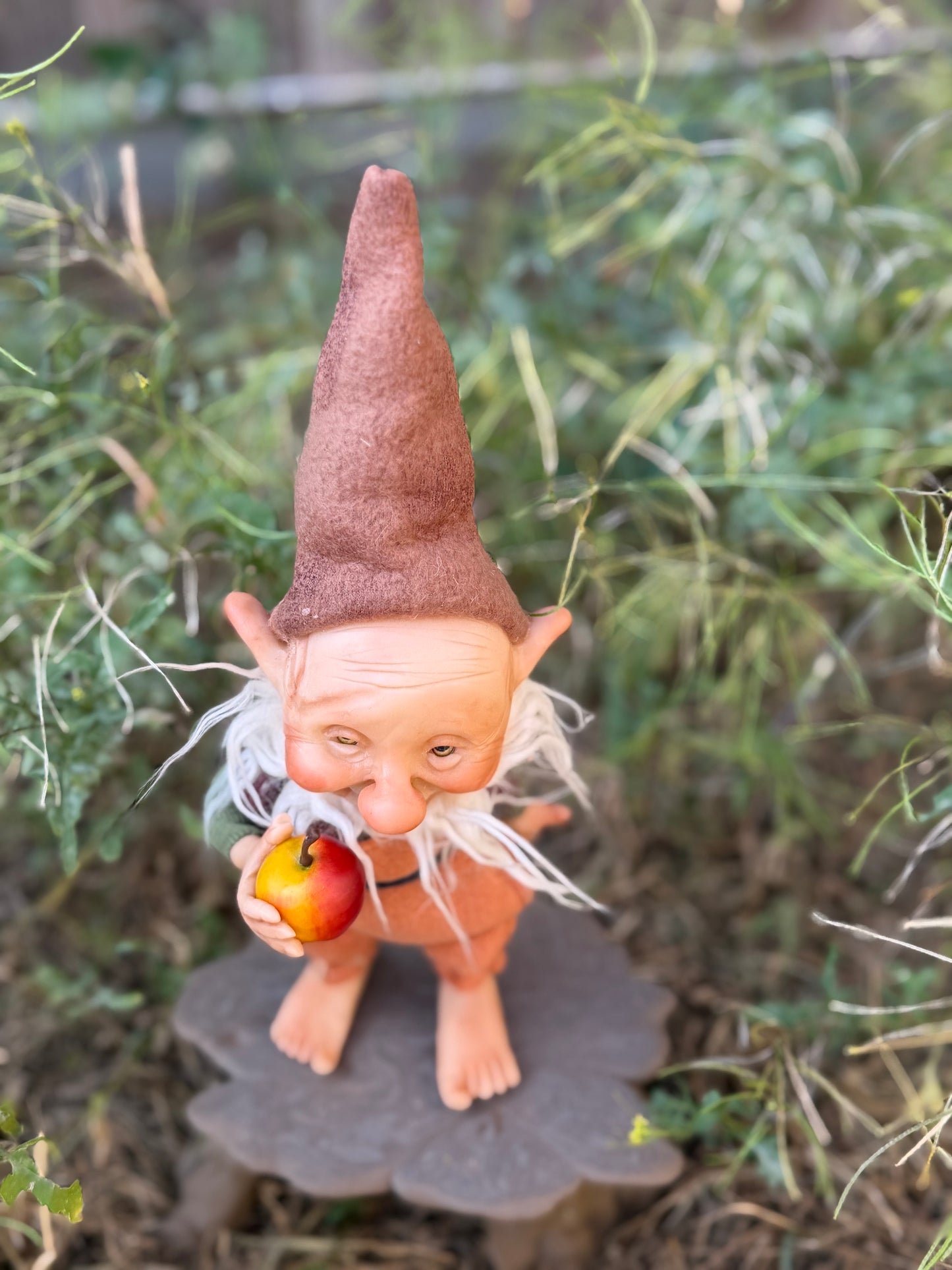 Duende artesanal articulado, figura de duende del bosque, muñeco artesanal coleccionable. Mide aproximadamente 25 cm. Modelo 24