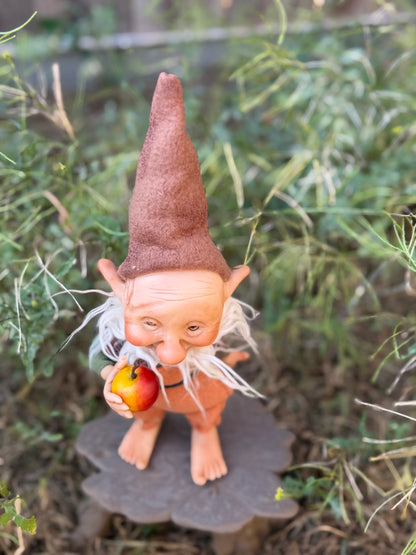 Duende artesanal articulado, figura de duende del bosque, muñeco artesanal coleccionable. Mide aproximadamente 25 cm. Modelo 24