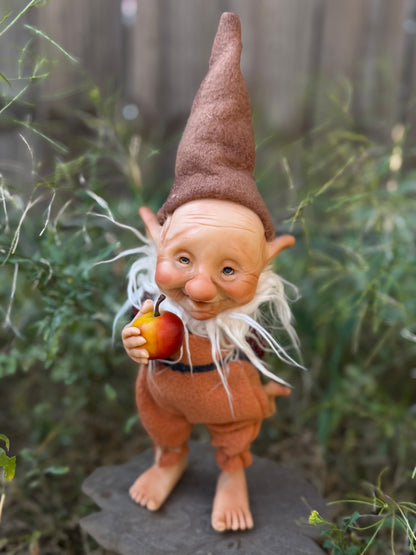 Duende artesanal articulado, figura de duende del bosque, muñeco artesanal coleccionable. Mide aproximadamente 25 cm. Modelo 24