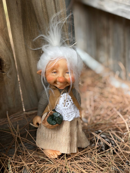 La Abuela, The Elderwood Keepers – The Keeper of Seeds