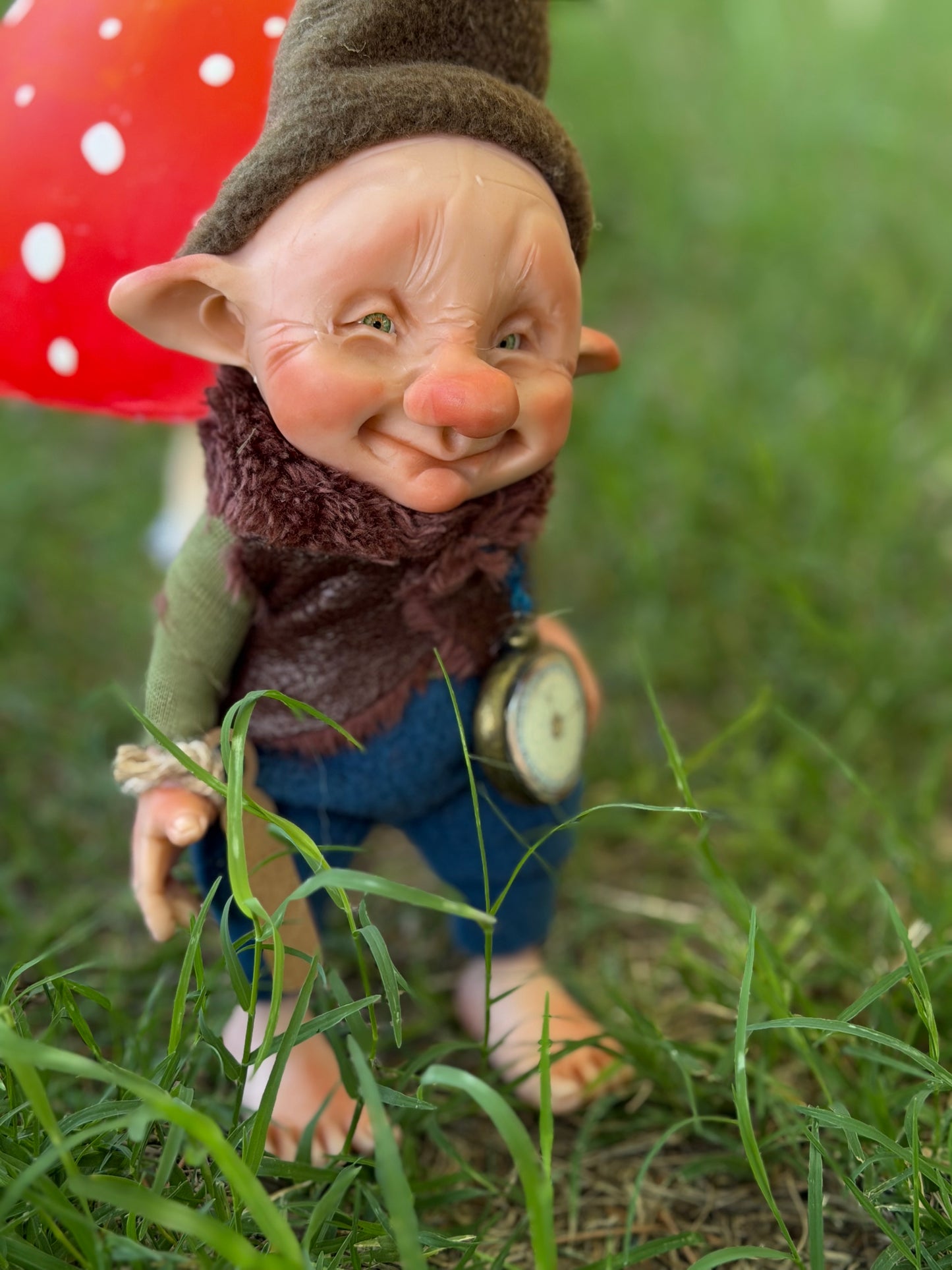 Duende artesanal articulado, figura de duende del bosque, muñeco artesanal coleccionable. Mide aproximadamente 25 cm.