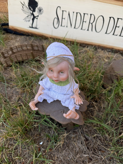 Duende de La Paz y la salud. Duende artesanal articulado, figura de duende del bosque, muñeco artesanal coleccionable. Mide aproximadamente 25 cm. Modelo 30