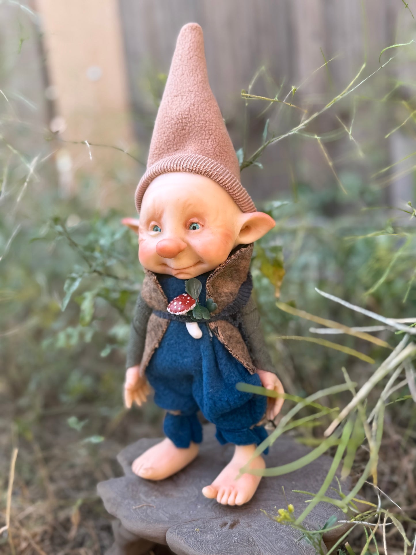 Duende artesanal articulado, figura de duende del bosque, muñeco artesanal coleccionable. Mide aproximadamente 25 cm. Modelo 13
