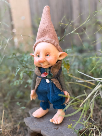 Duende artesanal articulado, figura de duende del bosque, muñeco artesanal coleccionable. Mide aproximadamente 25 cm. Modelo 13
