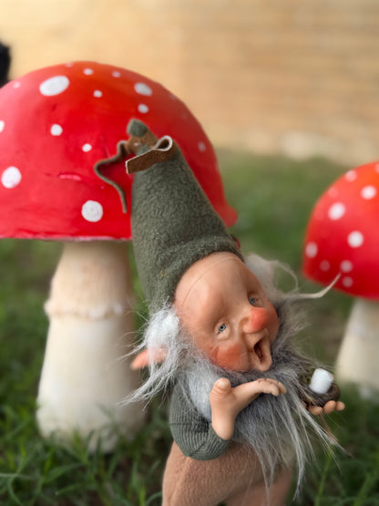 Bostecito duende de los sueños. Duende artesanal articulado, figura de duende del bosque, muñeco artesanal coleccionable. Mide aproximadamente 25 cm.