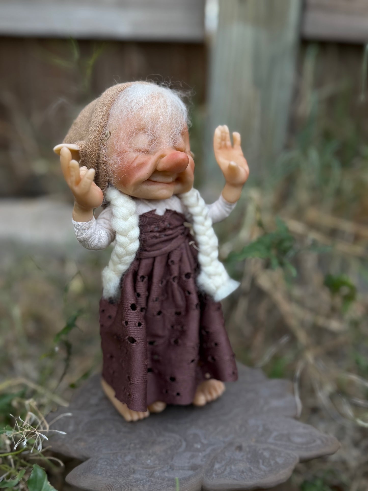 Duendecita Anciana del Bosque | Guardiana de Sabiduría y Calma. Abuela meditadora 2