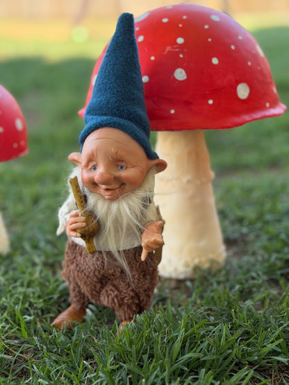 Duende artesanal articulado, figura de duende del bosque, muñeco artesanal coleccionable. Mide aproximadamente 25 cm.