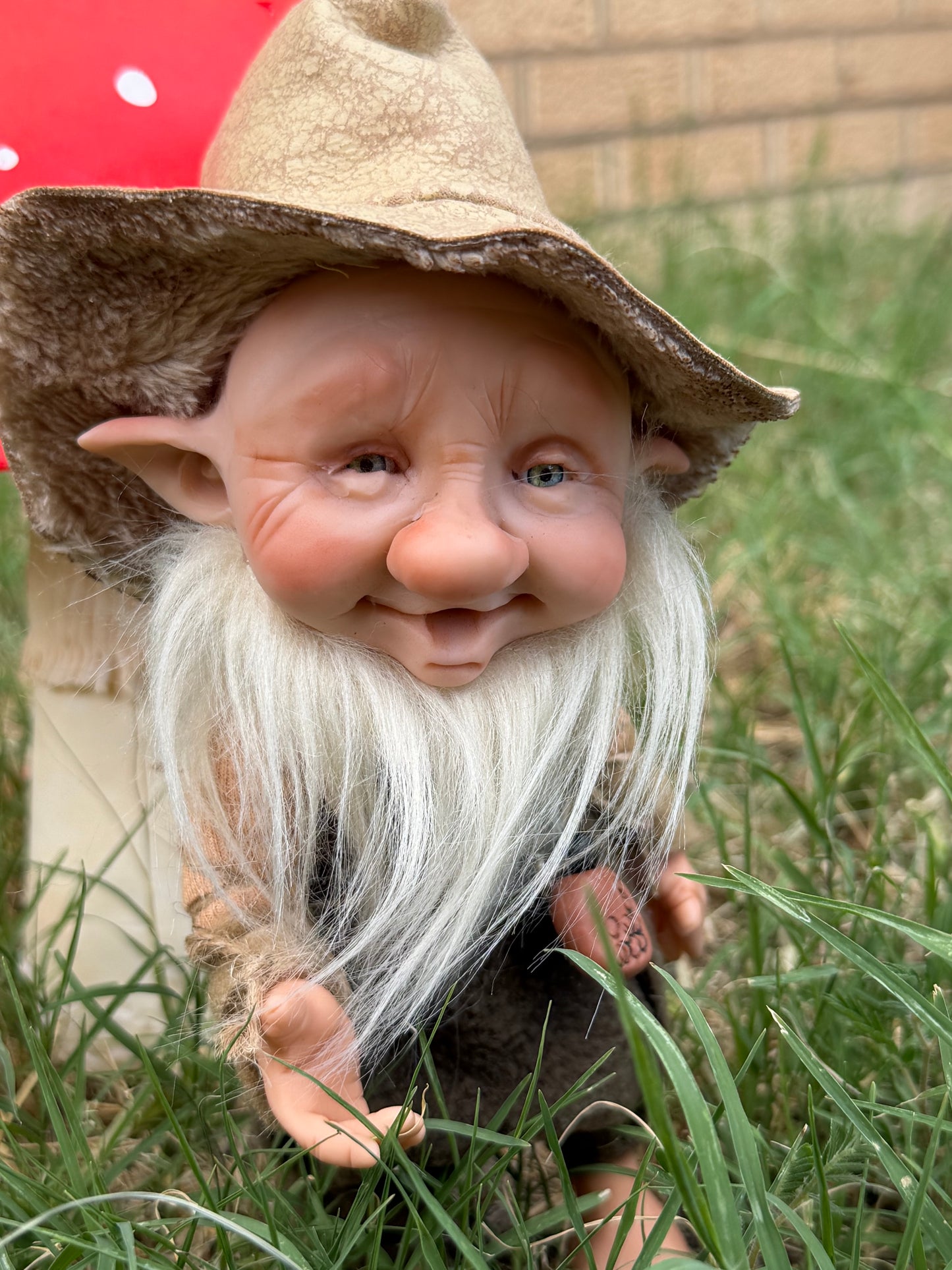 Duende artesanal articulado, figura de duende del bosque, muñeco artesanal coleccionable. Mide aproximadamente 25 cm.