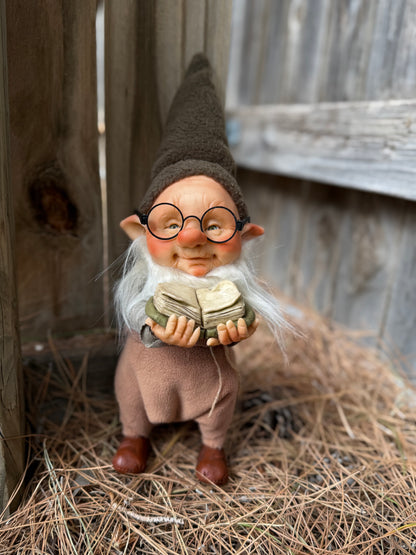 Duende Sabio del Bosque Ancestral | Guardián de la Sabiduría | Duende Artesanal de 30 cm