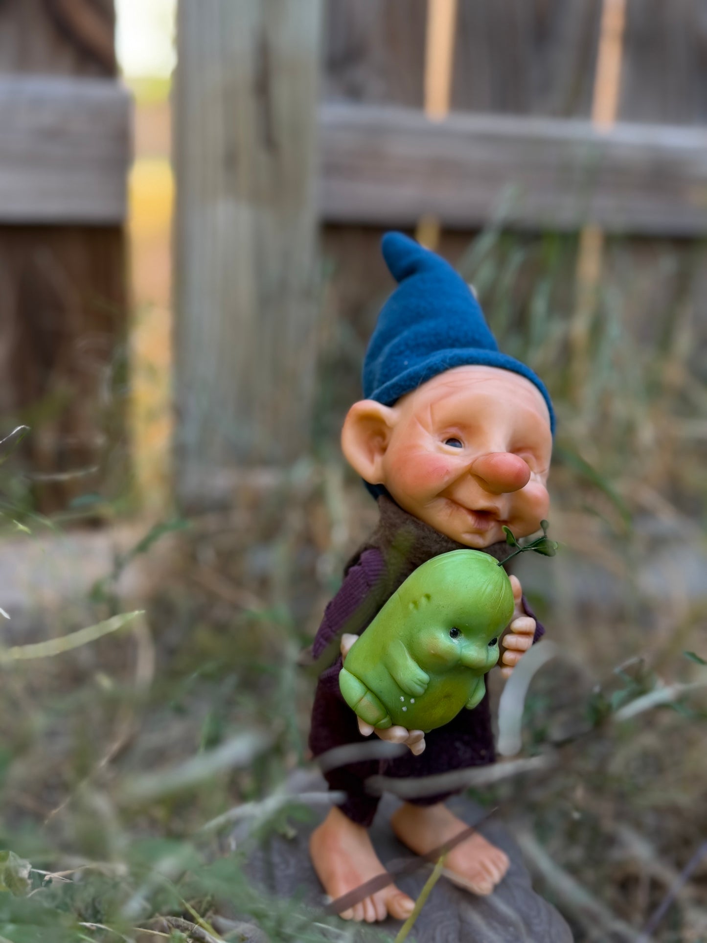 Duende artesanal articulado, figura de duende del bosque, muñeco artesanal coleccionable. Mide aproximadamente 25 cm. Modelo 10