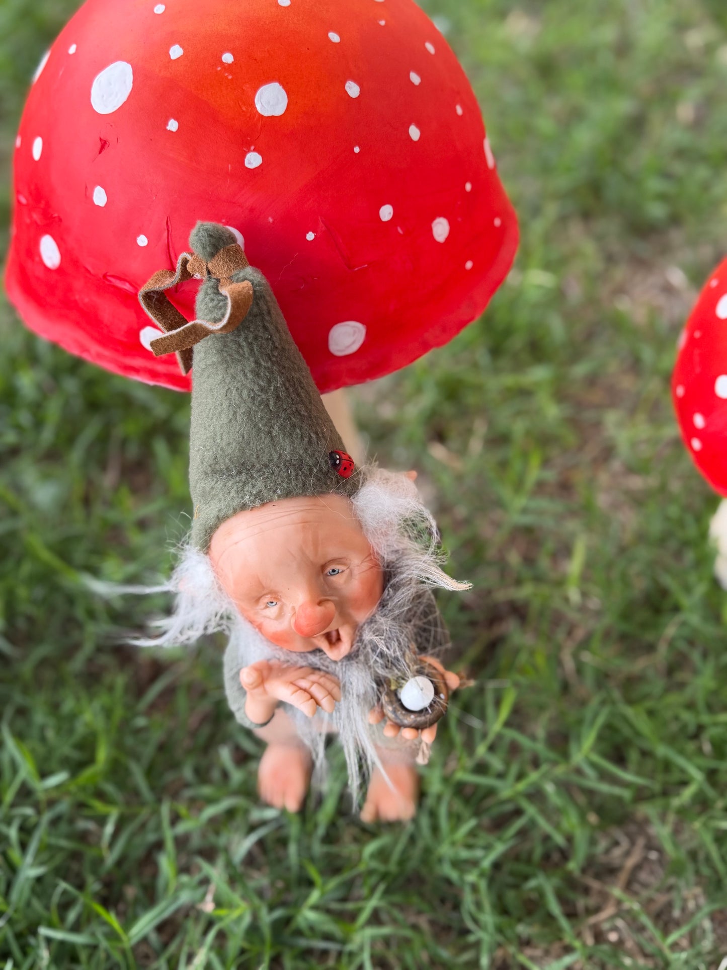 Bostecito duende de los sueños. Duende artesanal articulado, figura de duende del bosque, muñeco artesanal coleccionable. Mide aproximadamente 25 cm.