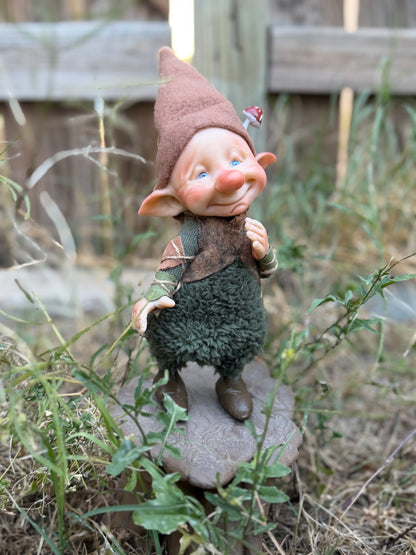 Duende artesanal articulado, figura de duende del bosque, muñeco artesanal coleccionable. Mide aproximadamente 25 cm. Modelo 8