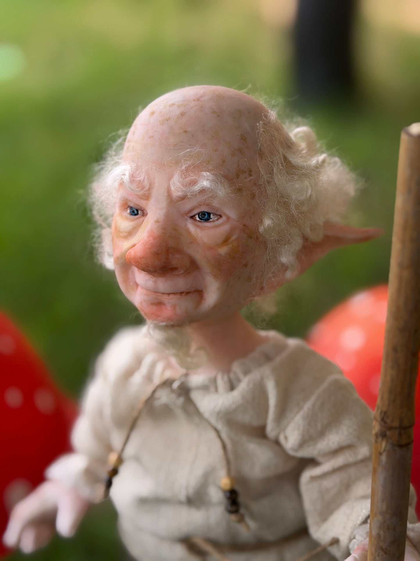 Benito, Duende Guía de Senderos y Sueños. Duende realista hecho a mano, mide 28 cm de alto.