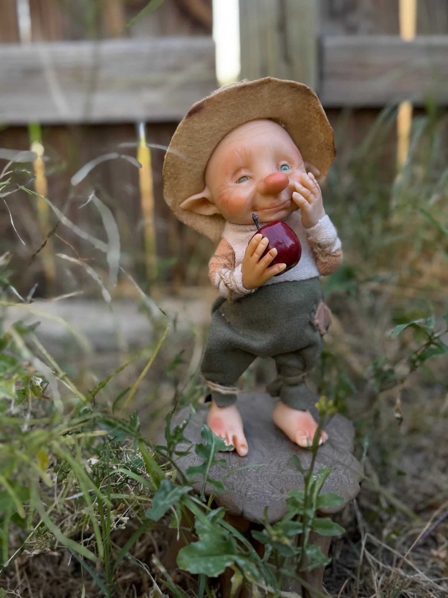 Duende artesanal articulado, figura de duende del bosque, muñeco artesanal coleccionable. Mide aproximadamente 25 cm. Modelo 11