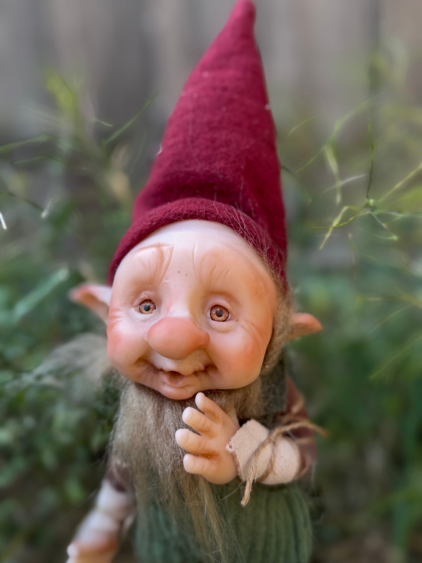 Duende artesanal articulado, figura de duende del bosque, muñeco artesanal coleccionable. Mide aproximadamente 25 cm. Modelo 23