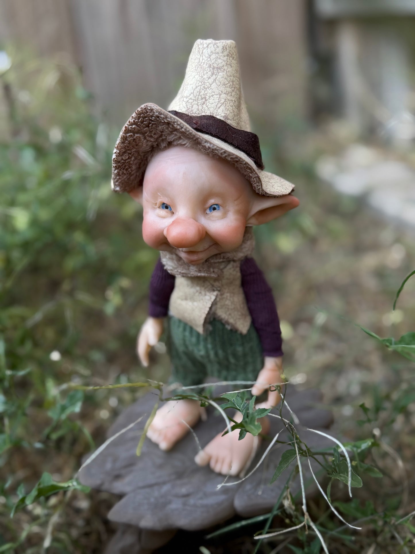 Duende artesanal articulado, figura de duende del bosque, muñeco artesanal coleccionable. Mide aproximadamente 25 cm. Modelo 9
