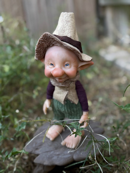 Duende artesanal articulado, figura de duende del bosque, muñeco artesanal coleccionable. Mide aproximadamente 25 cm. Modelo 9
