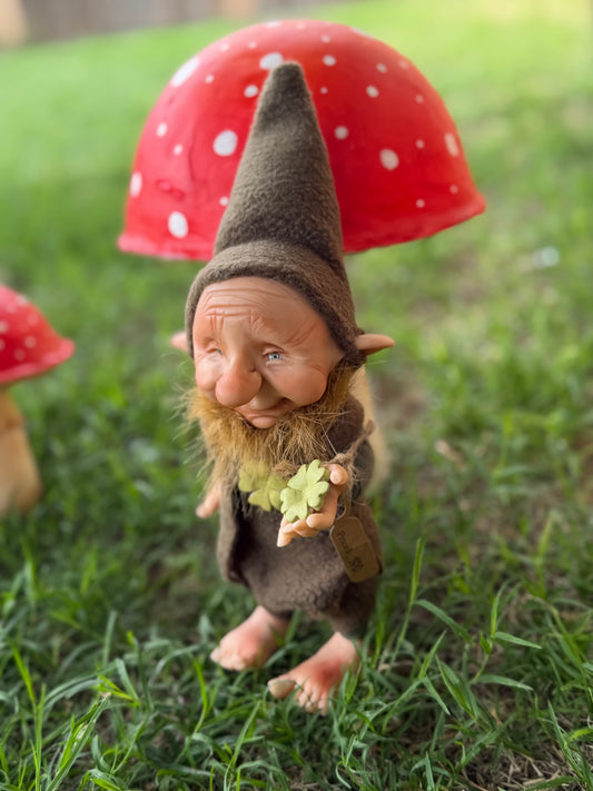 Duende de la buena suerte y fortuna, leprechaun del bosque mágico. Duende artesanal articulado, figura de duende del bosque, muñeco artesanal coleccionable. Mide aproximadamente 25 cm.