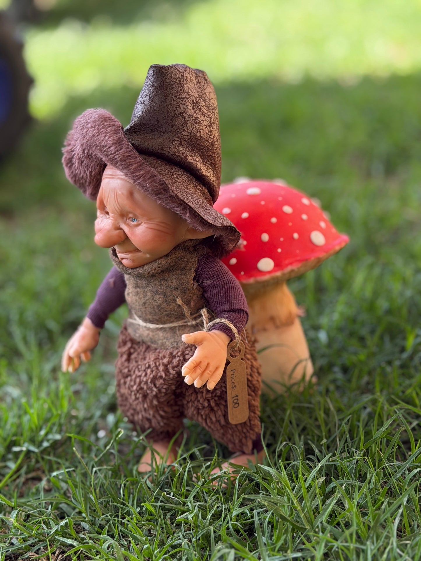 Duende artesanal articulado, figura de duende del bosque, muñeco artesanal coleccionable. Mide aproximadamente 25 cm.