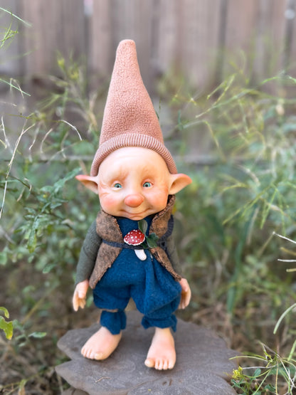 Duende artesanal articulado, figura de duende del bosque, muñeco artesanal coleccionable. Mide aproximadamente 25 cm. Modelo 13