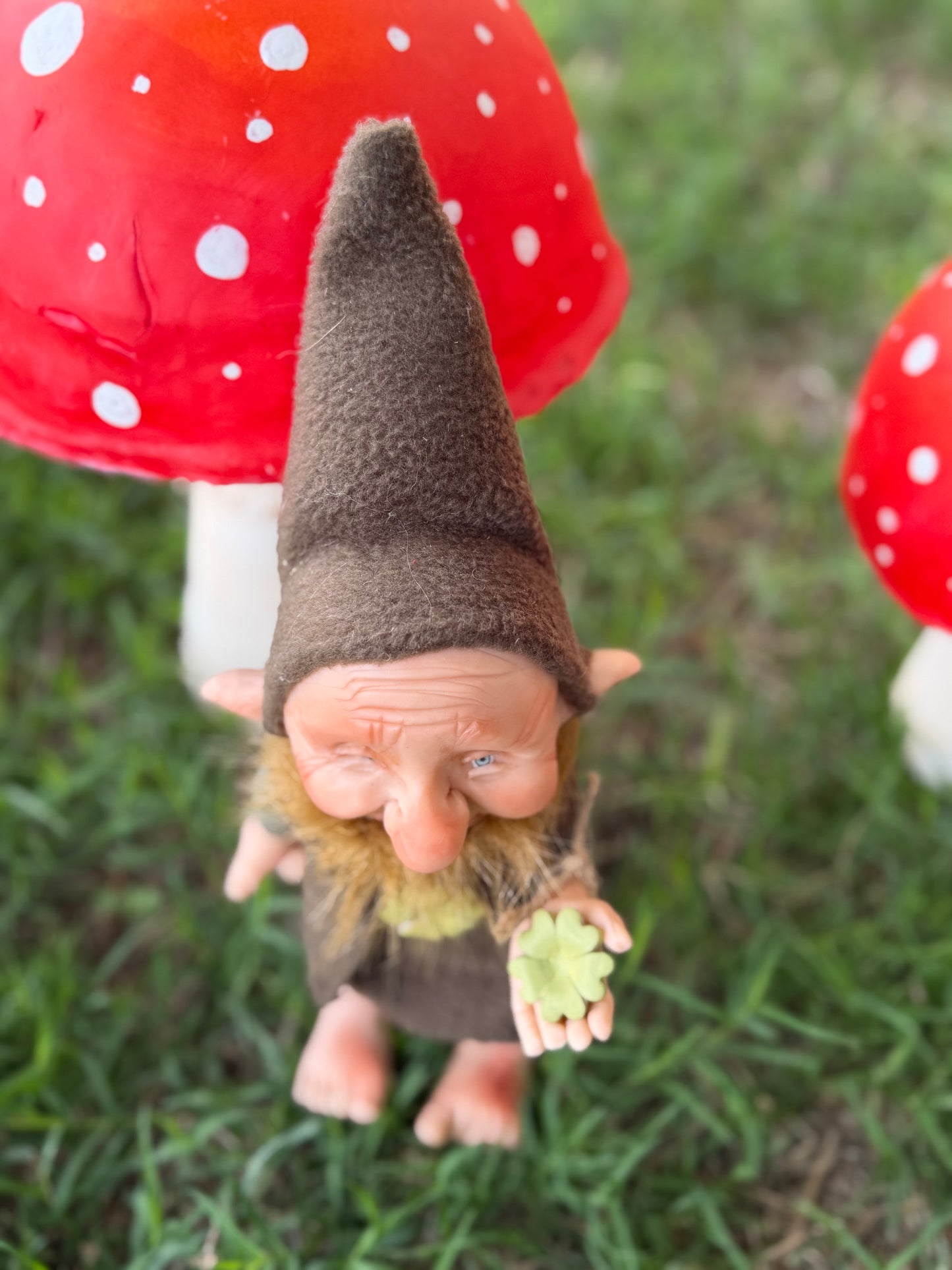 Duende de la buena suerte y fortuna, leprechaun del bosque mágico. Duende artesanal articulado, figura de duende del bosque, muñeco artesanal coleccionable. Mide aproximadamente 25 cm.