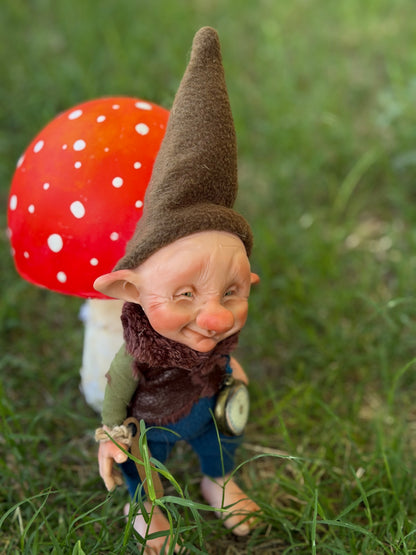 Duende artesanal articulado, figura de duende del bosque, muñeco artesanal coleccionable. Mide aproximadamente 25 cm.