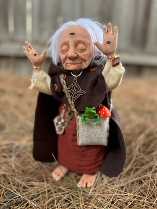 Duende anciana sanadora