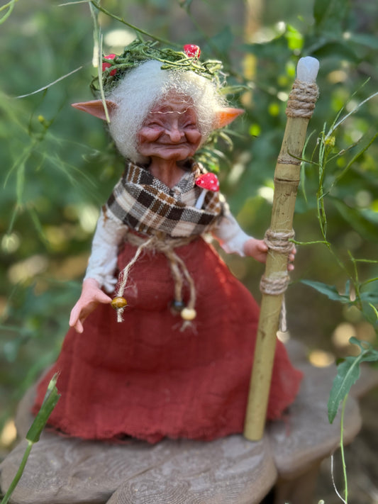 Brujita Élfica Sabia y Protectora: Mini Amuleto con Báculo de Moonstone (6")