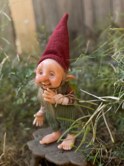 Duende artesanal articulado, figura de duende del bosque, muñeco artesanal coleccionable. Mide aproximadamente 25 cm. Modelo 23