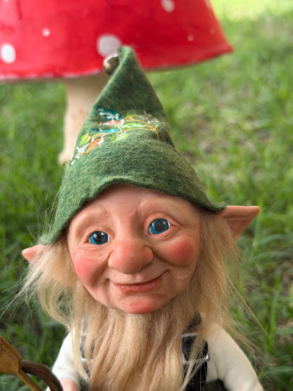 Duende cupido del bosque. Duende artesanal articulado, figura de duende del bosque, muñeco artesanal coleccionable. Mide aproximadamente 25 cm.