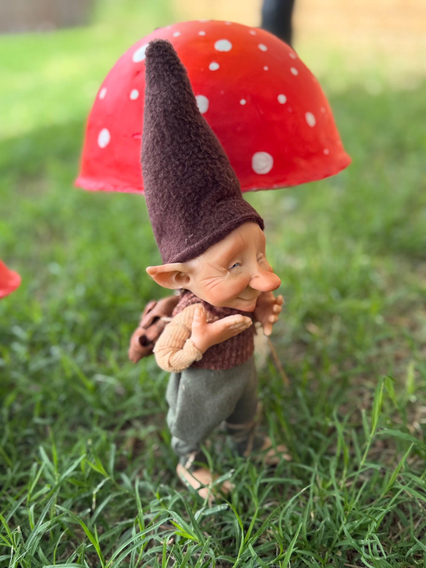 Duende viajero. Duende artesanal articulado, figura de duende del bosque, muñeco artesanal coleccionable. Mide aproximadamente 25 cm.