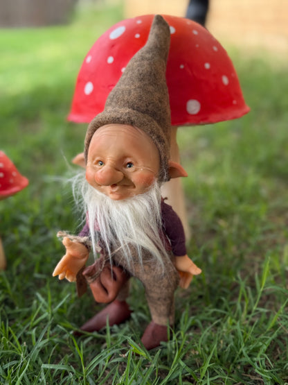 Duende artesanal articulado, figura de duende del bosque, muñeco artesanal coleccionable. Mide aproximadamente 25 cm.