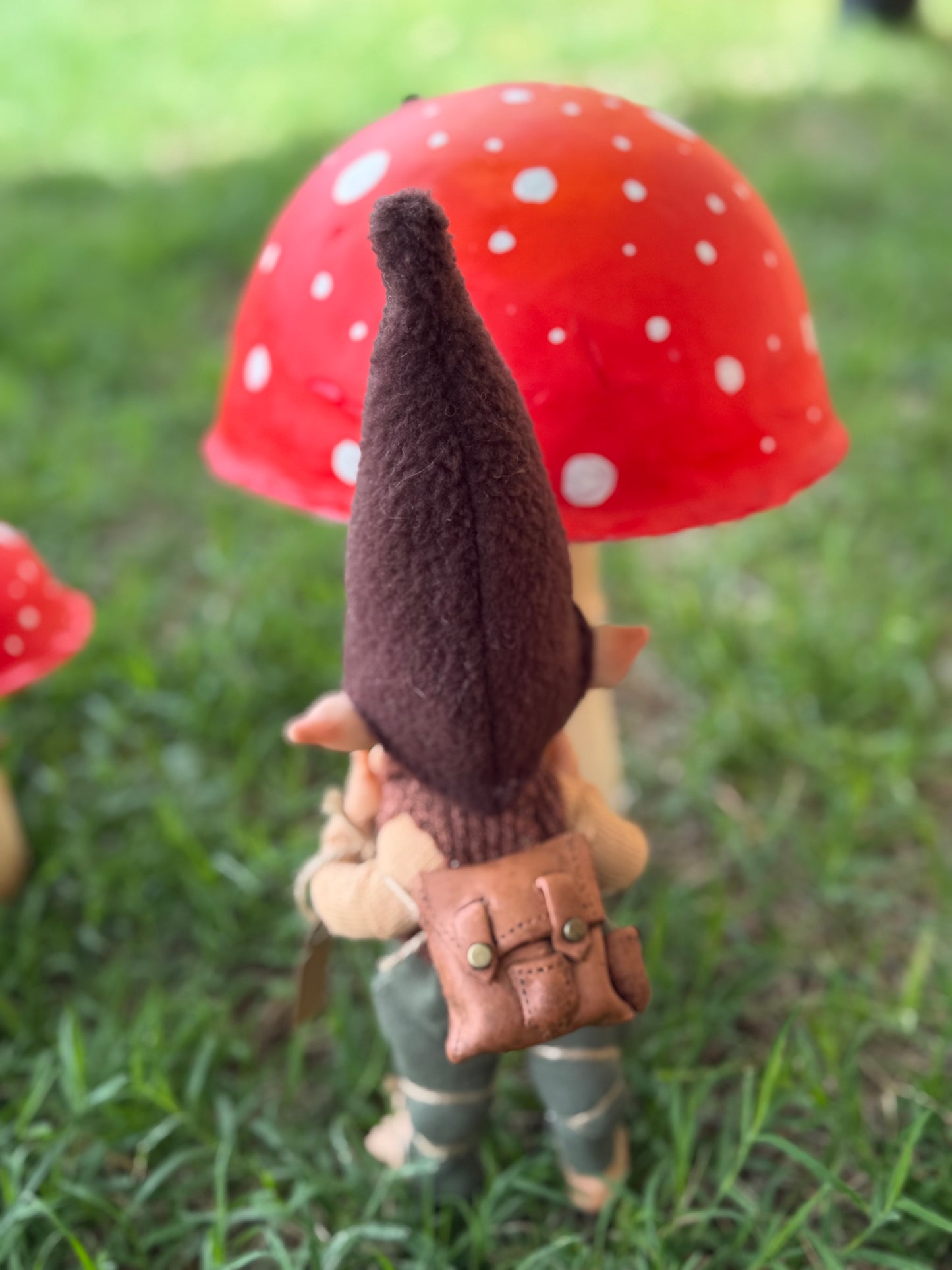 Duende viajero. Duende artesanal articulado, figura de duende del bosque, muñeco artesanal coleccionable. Mide aproximadamente 25 cm.